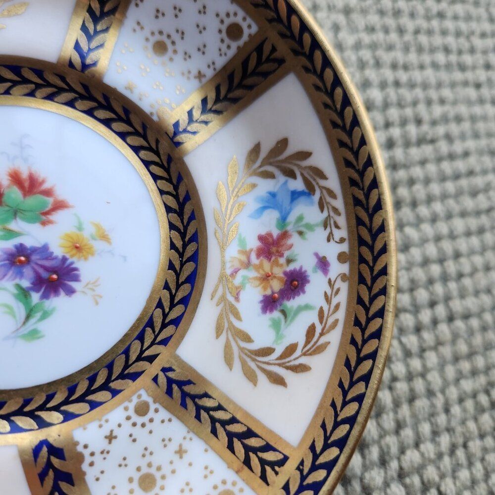 Paragon Queen Mary Coffee Can Demitasse Cup Saucer Signed J A Robinson 8902 - Picture 6 of 11